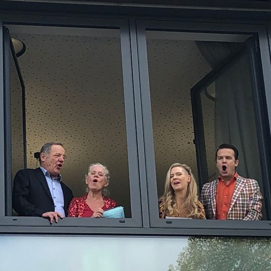 Bild enthält, Adult, Female, Person, Woman, Male, Man, Head, Face