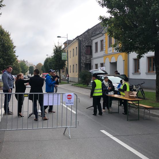 Bild enthält, Person, Crime Scene, Car, Transportation, Vehicle