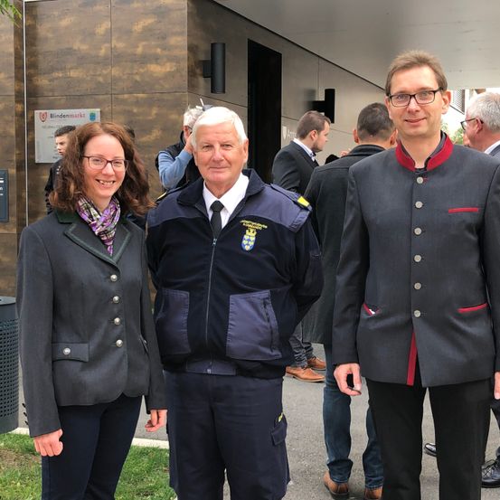 Bild enthält, Blazer, Coat, Jacket, Pants, People, Person, Adult, Female, Woman, Man