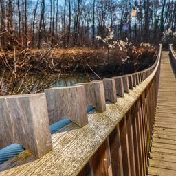 Bild enthält, Boardwalk, Water, Waterfront, Handrail, Wood, Pier, Railing, Outdoors, Scenery, Path
