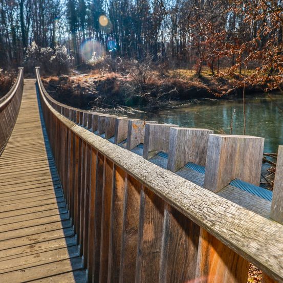 Bild enthält, Water, Waterfront, Boardwalk, Pier, Handrail, Port, Wood, Path, Outdoors, Scenery
