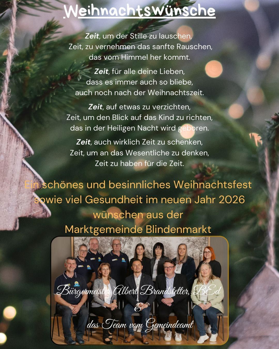 Eine Weihnachtskarte mit einem Gruppenfoto von Personen, einschließlich des Bürgermeisters, mit einer festlichen Botschaft, die ein schönes und bedeutungsvolles Weihnachtsfest und viel Gesundheit im Jahr 2026 wünscht.