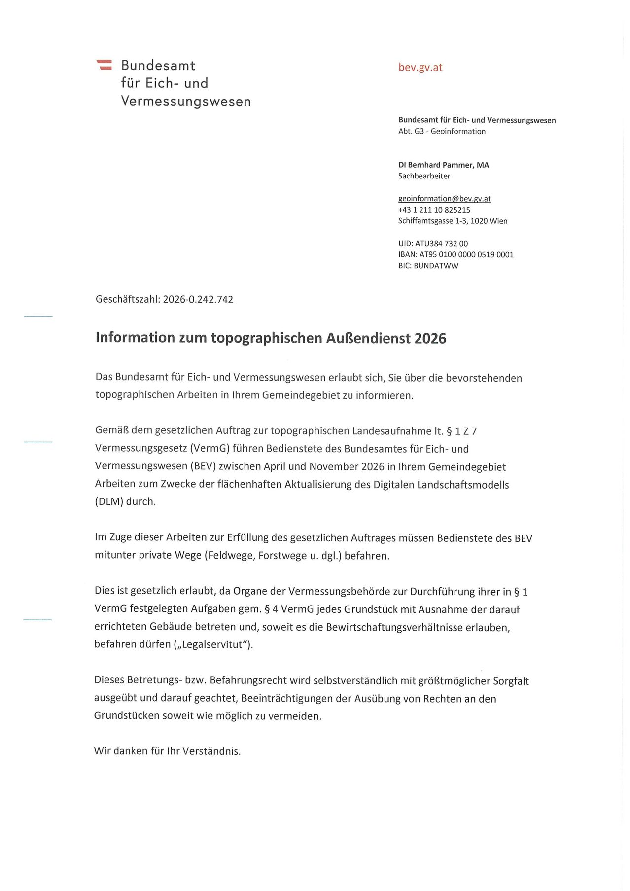Das Bundesamt für Eich- und Vermessungswesen informiert über bevorstehende topographische Arbeiten. Die Arbeiten finden zwischen April und November 2026 statt. Das Amt befährt private Wege für die Durchführung der topographischen Vermessung.