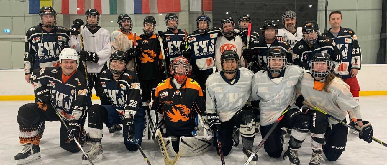 Bild enthält, People, Person, Hockey, Ice Hockey, Ice Hockey Stick, Rink, Skating, Sport