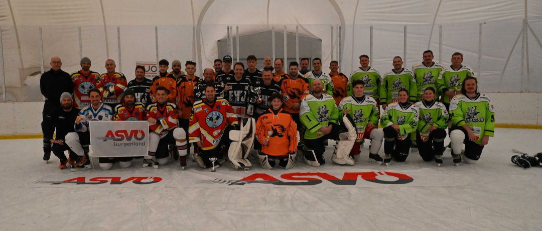 Bild enthält, People, Person, Team, Shoe, Hat, Glove