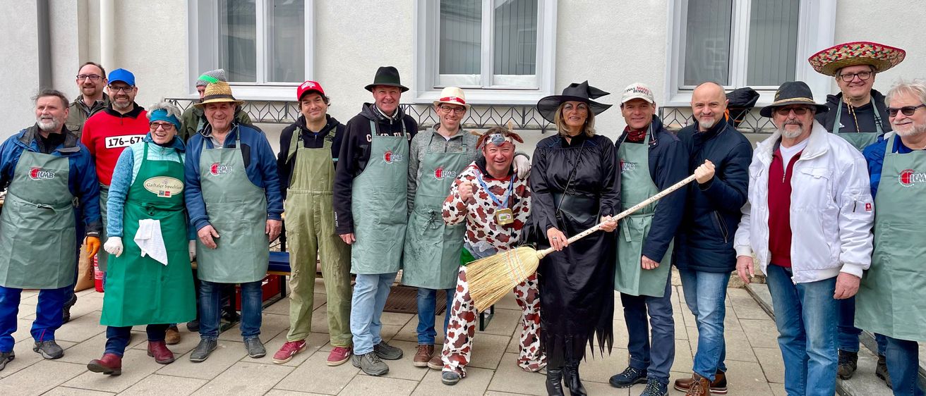 Bild enthält, Adult, Female, Person, Woman, Glove, People, Male, Man, Worker, Shoe