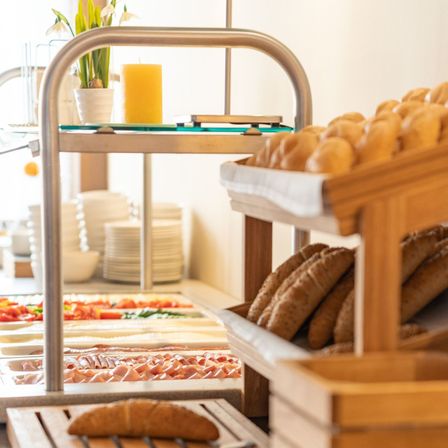 Bild enthält, Brunch, Food, Shop, Candle, Bread