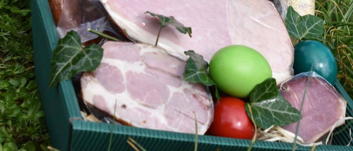 Bild enthält, Food, Meat, Pork, Bread, Mutton, Flower, Plant