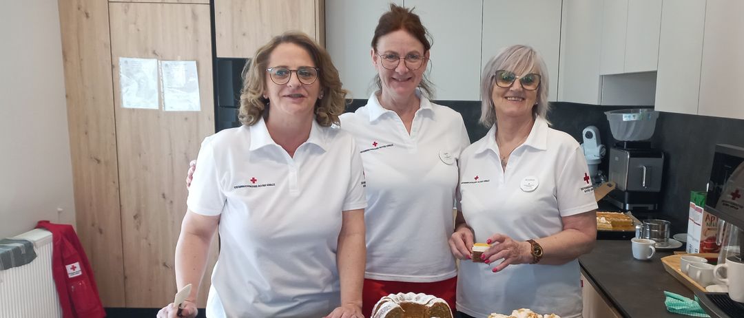 Bild enthält, Cafeteria, Restaurant, Adult, Female, Person, Woman, Meal, Face, Chef, Food Presentation