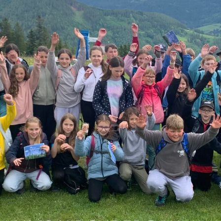 Bild enthält, Grass, People, Person, Pants, Park, Portrait, Boy, Male, Teen, Happy