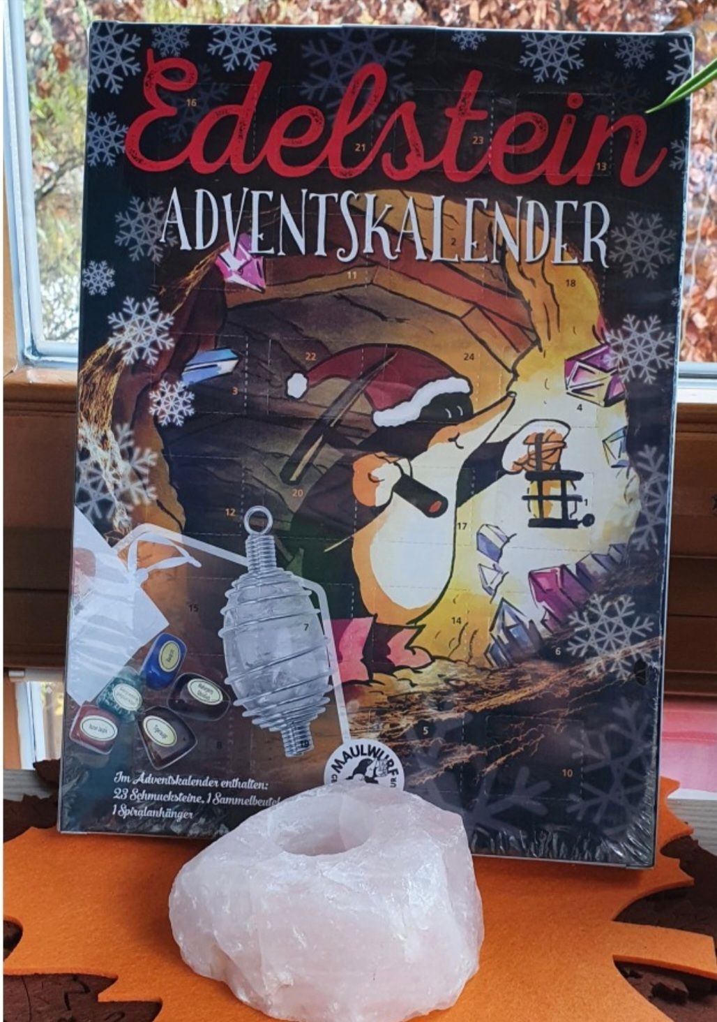 Bild enthält, Advertisement, Book, Publication, Ammunition, Grenade, Weapon, Poster, Person