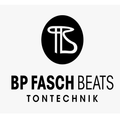 Das Logo für BP Fasch Beats Tontechnik, mit einem schwarzen Kreis und einem weißen 'TS' darin, auf weißem Hintergrund. Darunter stehen die Worte 'BP FASCH BEATS TONTECHNIK' in fetter schwarzer Schrift.