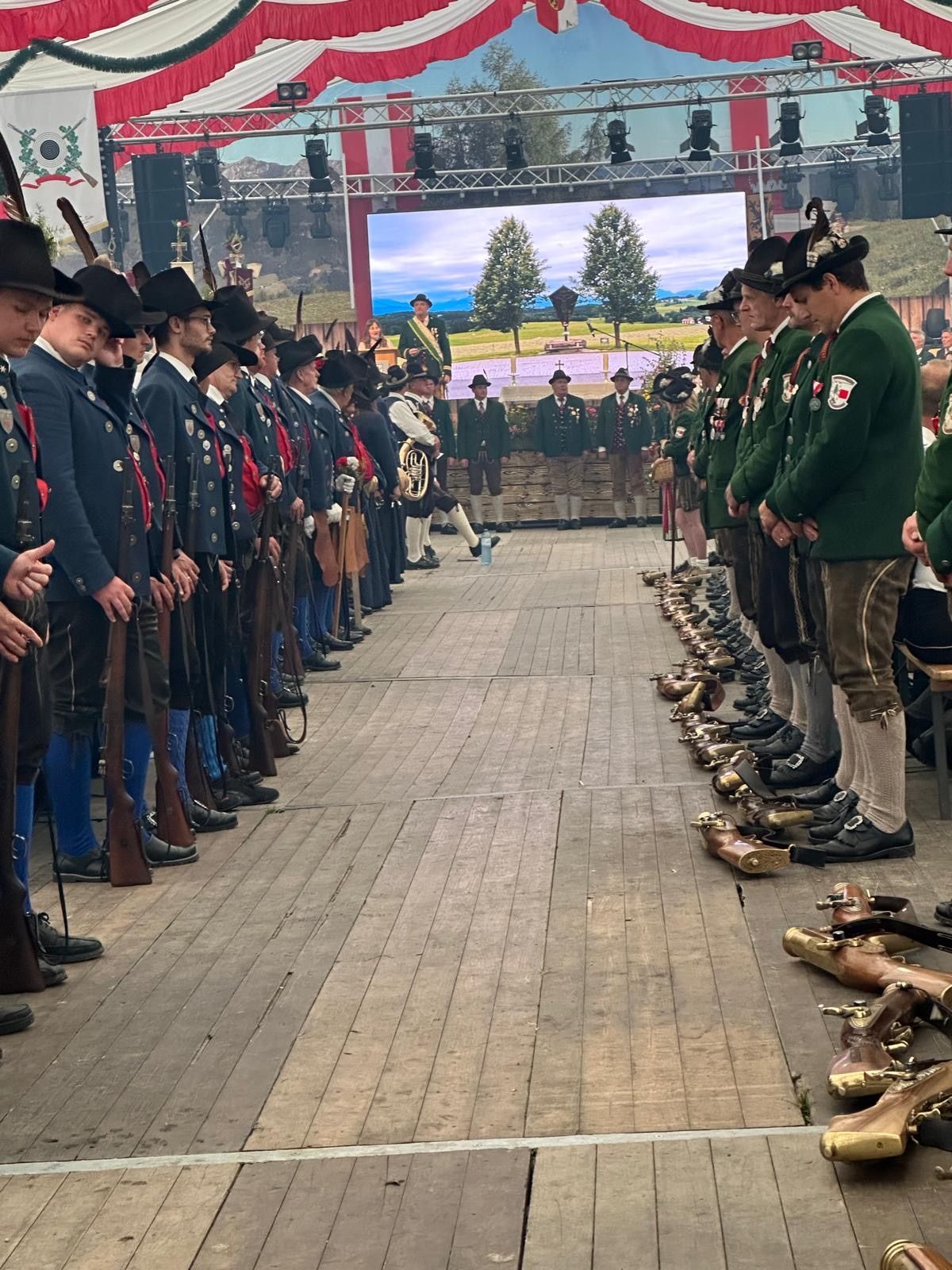 Bild enthält, Officer, Person