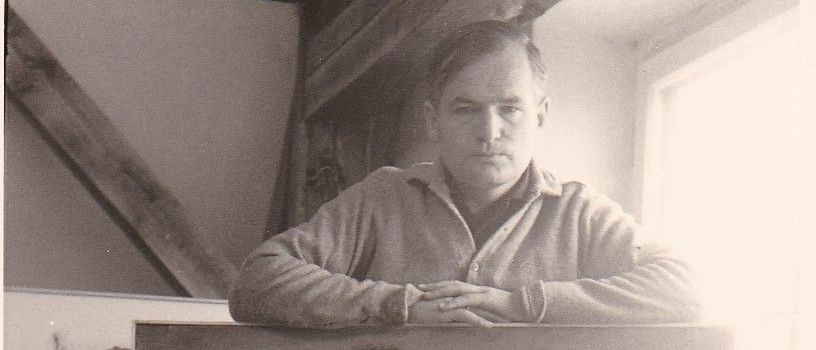 Bild enthält, Fireplace, Indoors, Person, Face, Head, Photography, Portrait, Hearth, Art, Painting