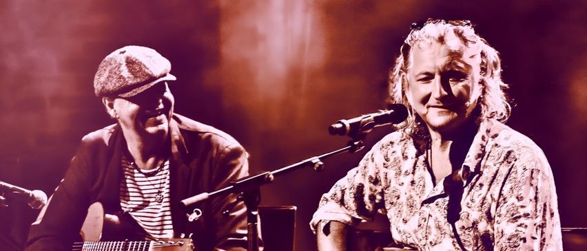 Bild enthält, Concert, Crowd, Person, Adult, Male, Man, Microphone, Group Performance, Music Band, Guitar