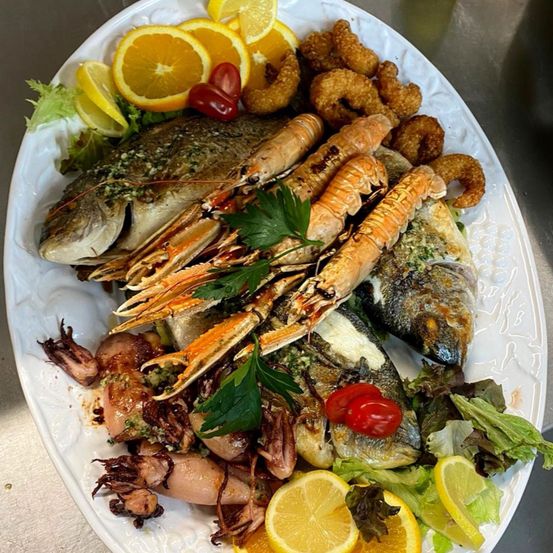 Bild enthält, Food, Food Presentation, Citrus Fruit, Fruit, Orange, Plant, Produce, Plate, Brunch