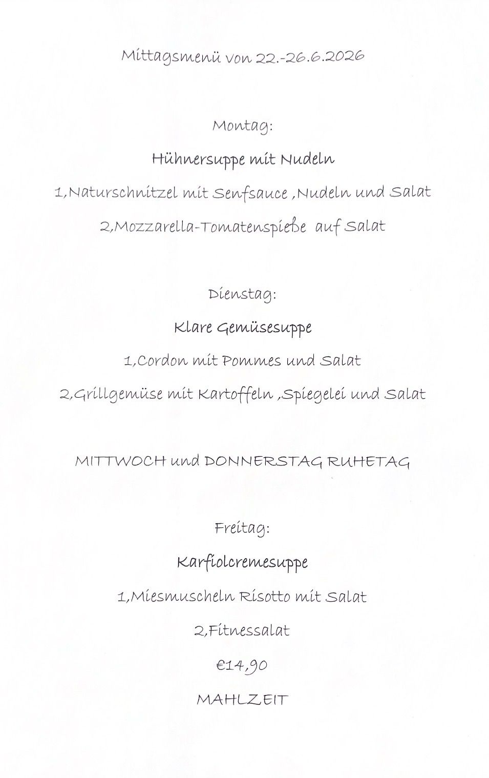 Das Bild zeigt ein Menü mit Hühnersuppe mit Nudeln, Gemüsesuppe mit Cord und gegrilltem Gemüse, einem Ruhetag am Mittwoch und Donnerstag und eine Karfiolcremesuppe mit Miesmuscheln Risotto und Fitnesssalat am Freitag.