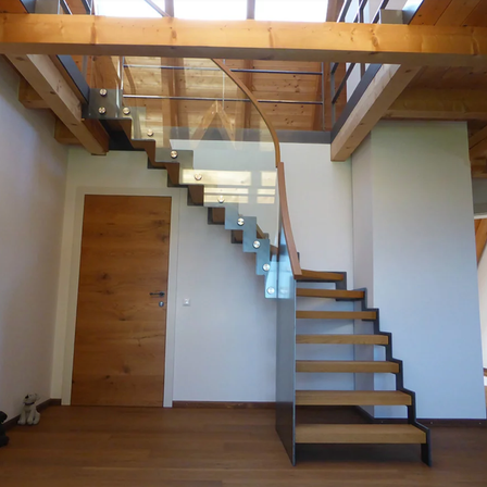 Bild enthält, Indoors, Interior Design, Architecture, Building, House, Housing, Staircase, Foyer, Wood, Door