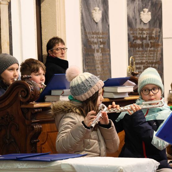 Bild enthält, Glasses, Hat, Adult, Female, Person, Woman, Baby, Boy, Child, Male