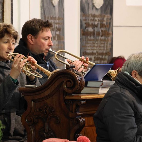 Bild enthält, Boy, Child, Male, Person, Adult, Man, Flugelhorn, Musical Instrument, Glasses, Trumpet