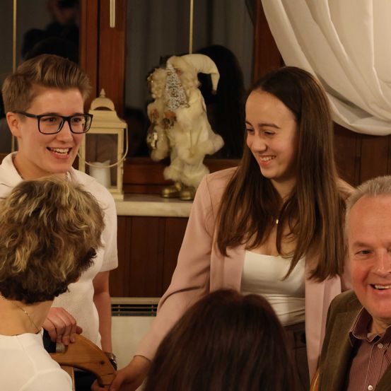 Bild enthält, Glasses, Person, Portrait, People, Formal Wear, Adult, Male, Man, Smile, Child