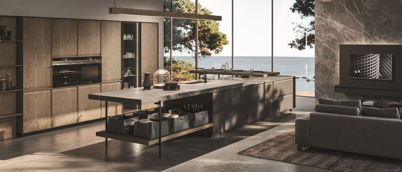 Bild enthält, Indoors, Interior Design, Furniture, Living Room, Floor, Home Decor, Flooring, Rug, Kitchen, Couch