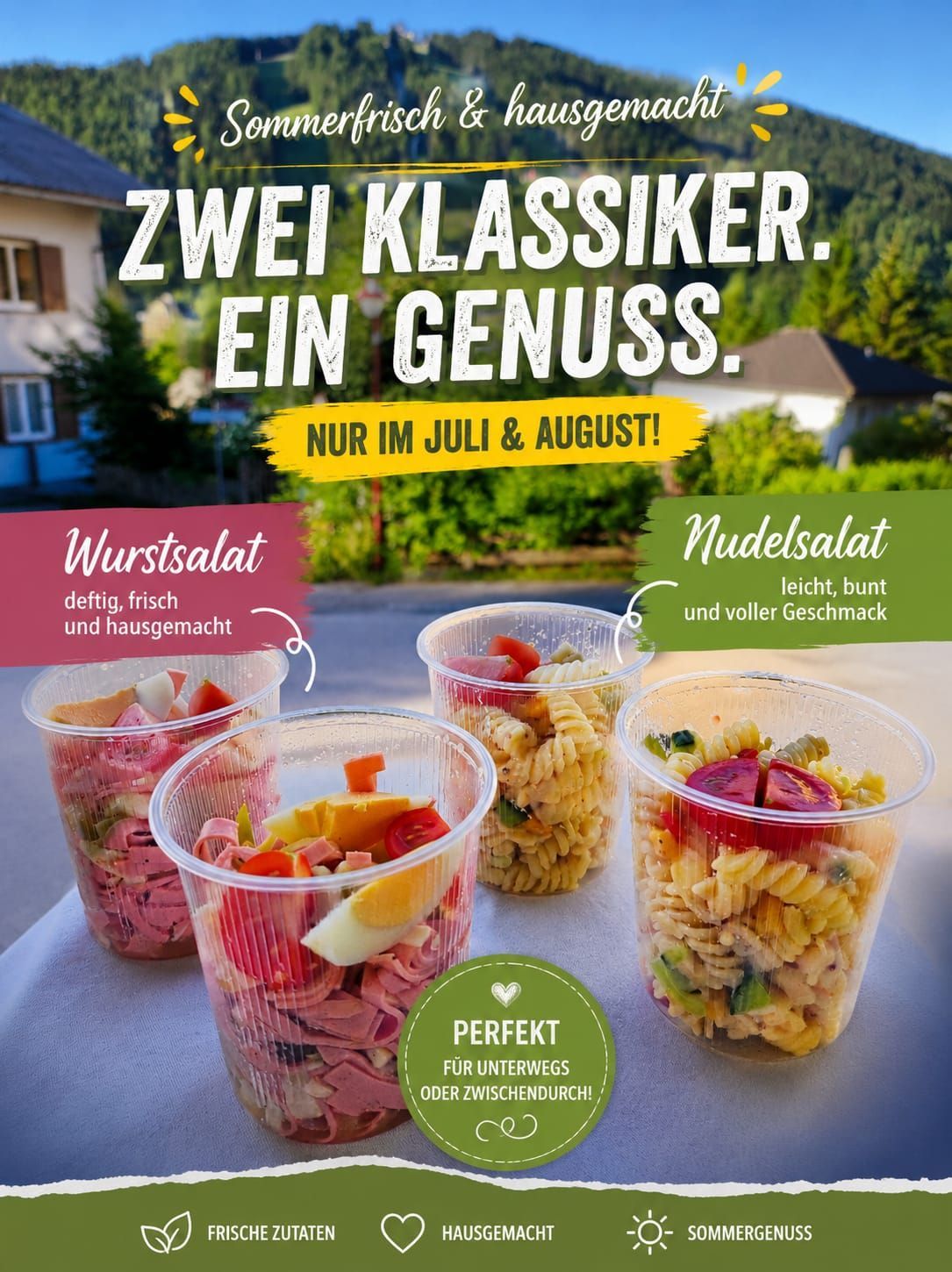 Ein Plakat bewirbt zwei klassische Salate, einen Wurstsalat und einen Nusssalat, in Plastikbechern. Die Anzeige hebt die Salate als perfekt für unterwegs oder zwischendurch hervor, erhältlich nur im Juli und August.