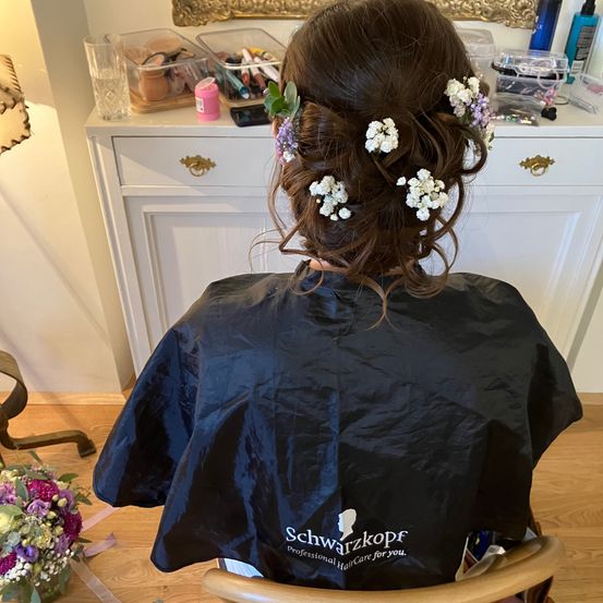 Bild enthält, Person, Hair, Head