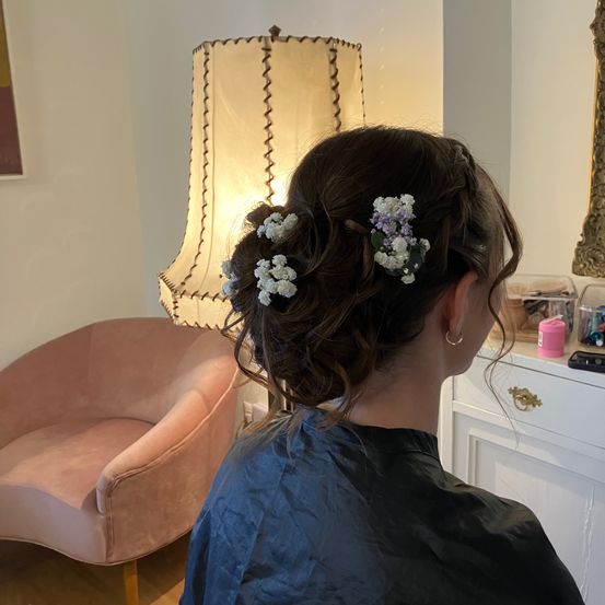 Bild enthält, Adult, Bride, Female, Person, Wedding, Woman, Face, Head, Hair, Lamp