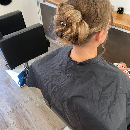 Bild enthält, Adult, Female, Person, Woman, Hair, Head, Face