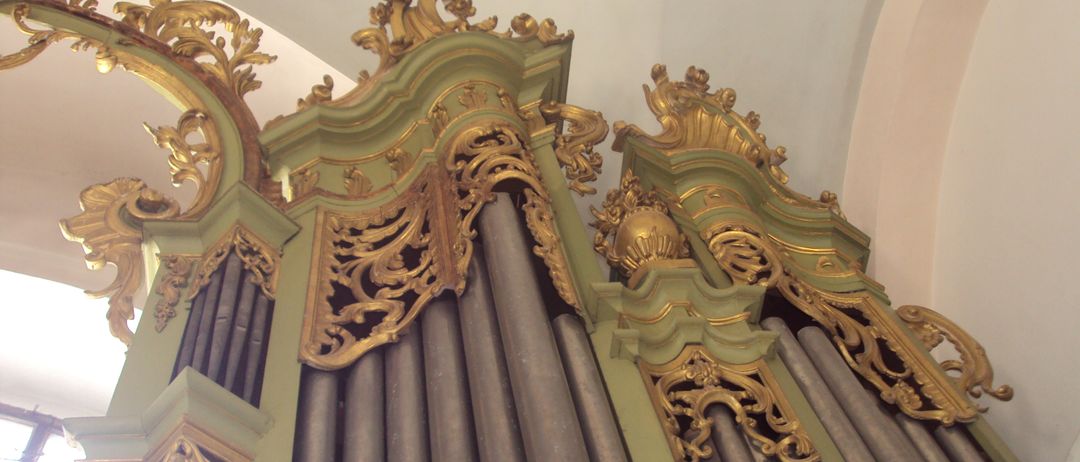 Bild enthält, Architecture, Building, Monastery, Handrail, Indoors, Interior Design