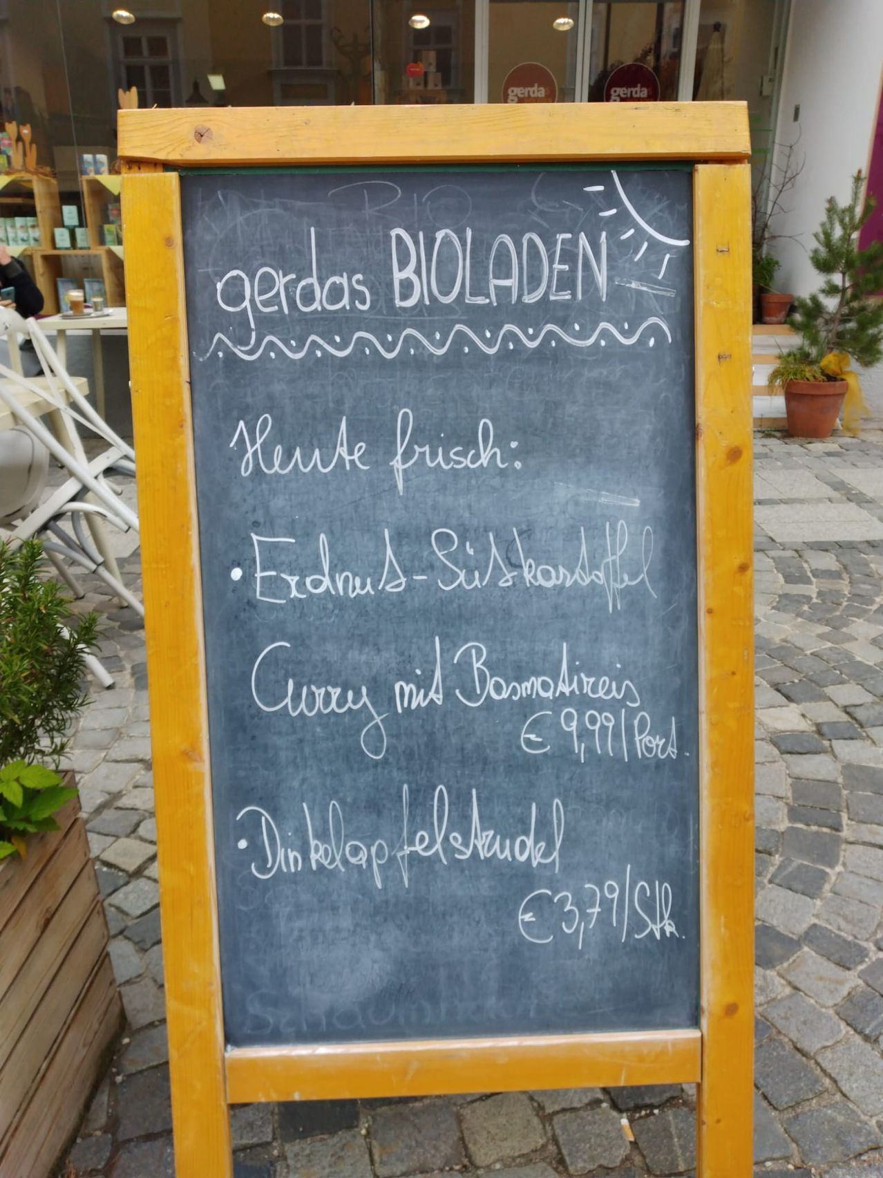 Bild enthält, Blackboard, Person