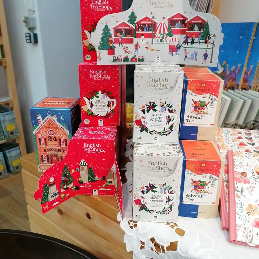 Bild enthält, Person, Envelope, Greeting Card, Mail, Box