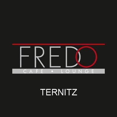 Das Logo für Fredo Cafe Lounge in Ternitz, dargestellt auf schwarzem Hintergrund. Der Name Fredo ist in fetten, großgeschriebenen Buchstaben mit einem markanten roten Kreis um das 'o'. Darunter stehen in kleineren Buchstaben die Worte Cafe Lounge.