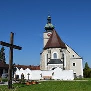Bild enthält, Architecture, Building, Clock Tower, Tower, Cross, Symbol, Monastery