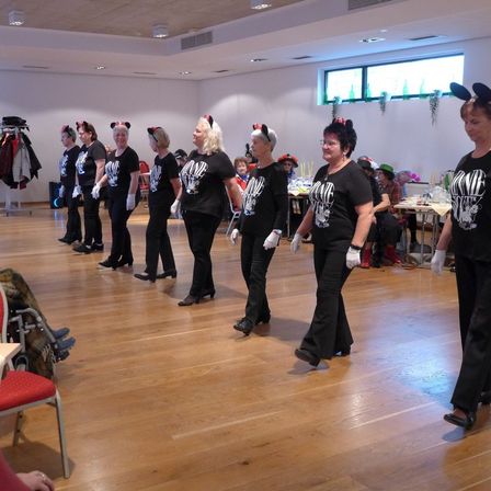Bild enthält, People, Person, Dancing, Adult, Male, Man, Boy, Child, Flooring, Shoe