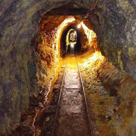 Bild enthält, Tunnel, Mortar Shell, Weapon