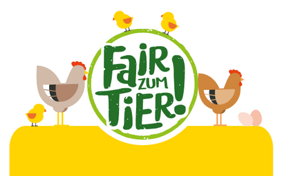 Eine Illustration zeigt vier Hühner, zwei Küken und zwei Eier. Ein grüner Kreis um die Hühner sagt 'Fair zum Tier!' in grünen Buchstaben.