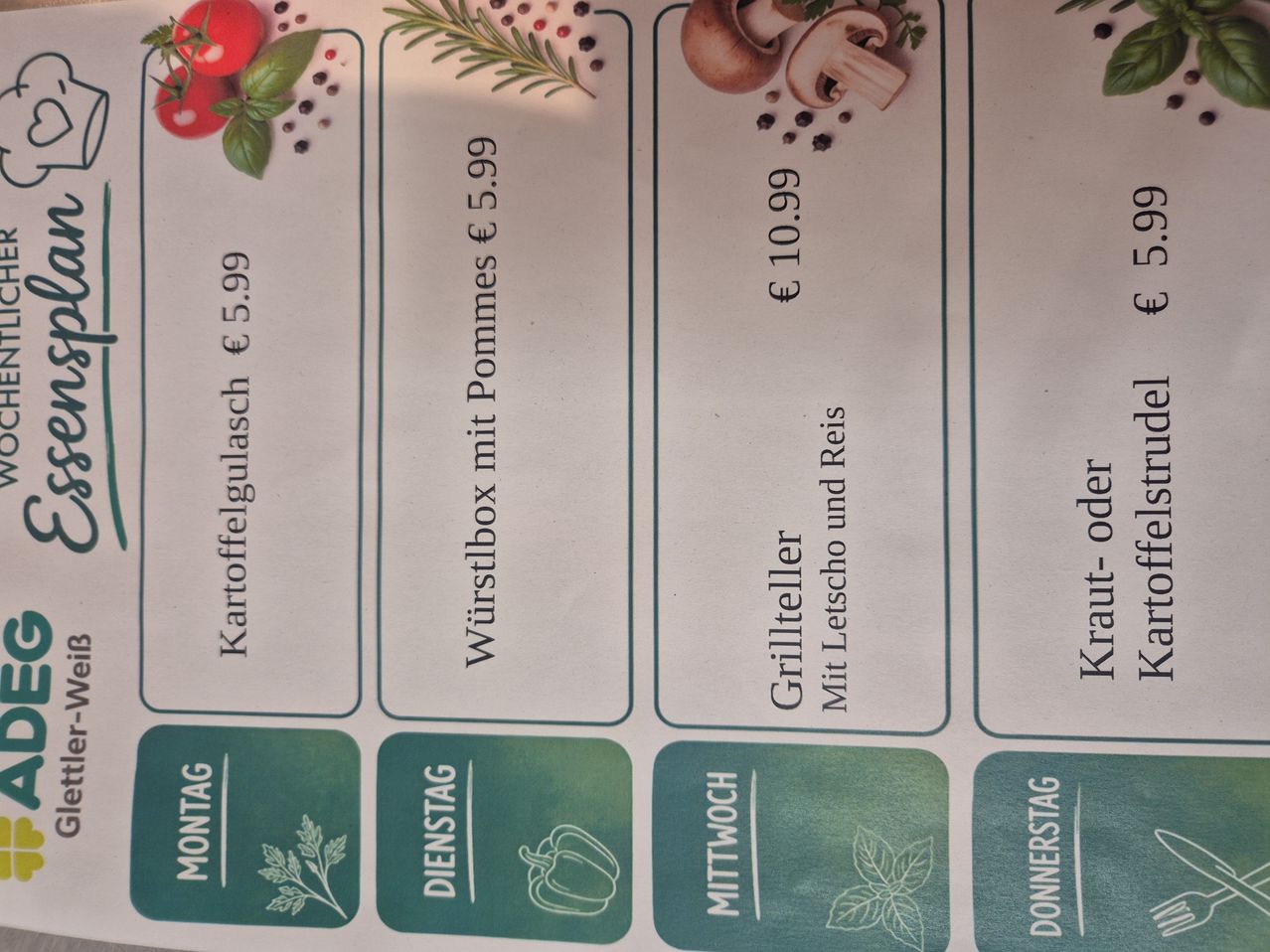 Ein Menü mit fünf Abschnitten, jeder mit einem anderen Gericht. Das erste Gericht ist Kartoffelgulasch für 5,99 Euro, das zweite ist Wurstbox mit Pommes für 5,99 Euro. Das dritte Gericht ist ein Grillteller mit Reis für 10,99 Euro. Das vierte Gericht ist Kraut-oder mit Reis zu einem nicht genannten Preis. Das fünfte Gericht wird nicht erwähnt. Die Wochentage sind unter jedem Gericht aufgeführt.