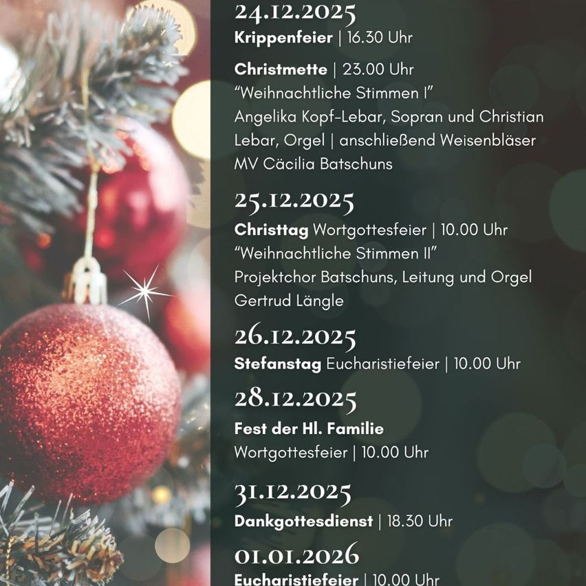 Poster mit Weihnachtsveranstaltungen. Zeigt Daten, Uhrzeiten und Veranstaltungsbeschreibungen auf Deutsch. Beinhaltet Veranstaltungen wie 'Krippenfeier', 'Weihnachtsabend', 'Weihnachtstag' und 'Eucharistfeier'. Enthält Namen der Beteiligten. Beinhaltet einen roten Christbaumschmuck und einen Weihnachtsbaum.