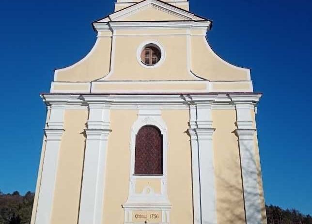 Bild enthält, Architecture, Clock Tower, Tower, Arch, Gothic Arch, Bell Tower, Spire