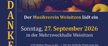 Plakat für das Erntefest des Musikvereins Weinitzen am 27. September 2026. Es zeigt einen blauen Hintergrund mit herbstlichen Früchten und Gemüse wie Kürbissen, Trauben und Äpfeln. Die Veranstaltung umfasst eine heilige Messe, Frühstück, musikalische Darbietungen und Kinderaktivitäten.