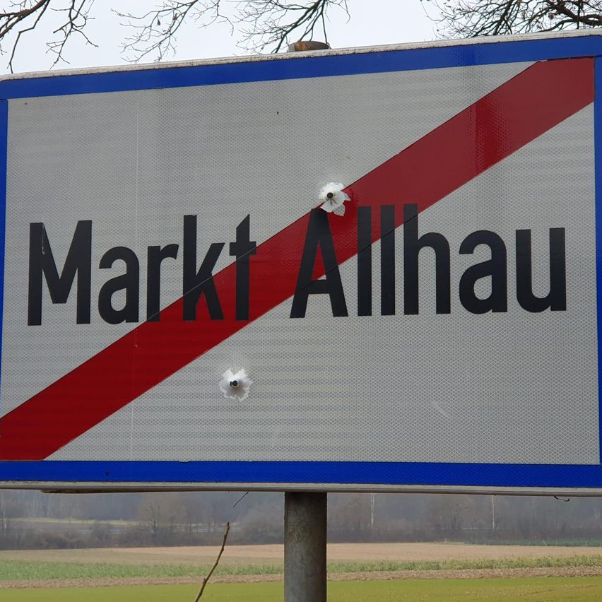Bild enthält, Sign, Symbol, Road Sign