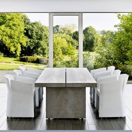 Bild enthält, Dining Table, Furniture, Table, Dining Room, Indoors, Room, Interior Design, Tabletop, Chair, Window