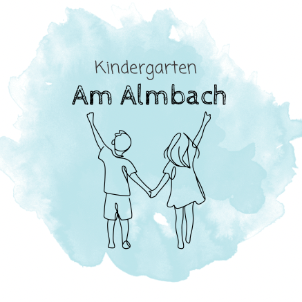 Eine Illustration eines Jungen und eines Mädchens, die Händchen halten, mit den Worten 'Kindergarten Am Almbach' darüber auf einem blauen Aquarellhintergrund.