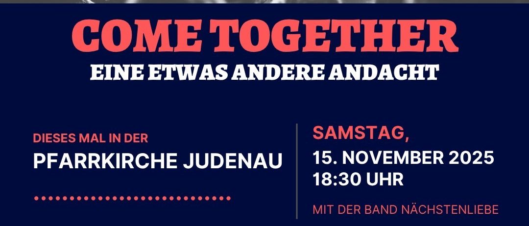 Ein Schwarz-Weiß-Bild einer Menschenmenge bei einem Konzert mit Jesus für dich in Rot geschrieben. Die Band spielt auf der Bühne.