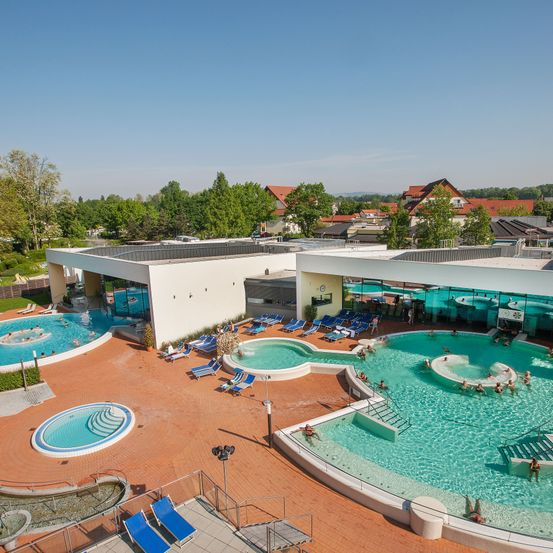 Bild enthält, Pool, Water, Swimming Pool, Architecture, Building, Hotel, Resort, Outdoors, Aerial View, Person
