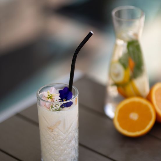 Bild enthält, Beverage, Juice, Fruit, Orange, Produce, Soda, Flower, Cocktail, Glass, Grapefruit