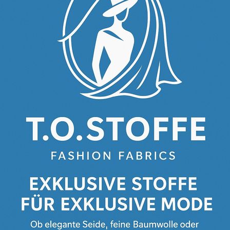 Blaues Poster mit einer weißen Silhouette einer Frau in einem Hut. Der Text lautet T.O.Stoffe Fashion Fabrics. Darunter steht 'Exklusive Stoffe für exklusive Mode.' Weißer Text auf blauem Hintergrund.