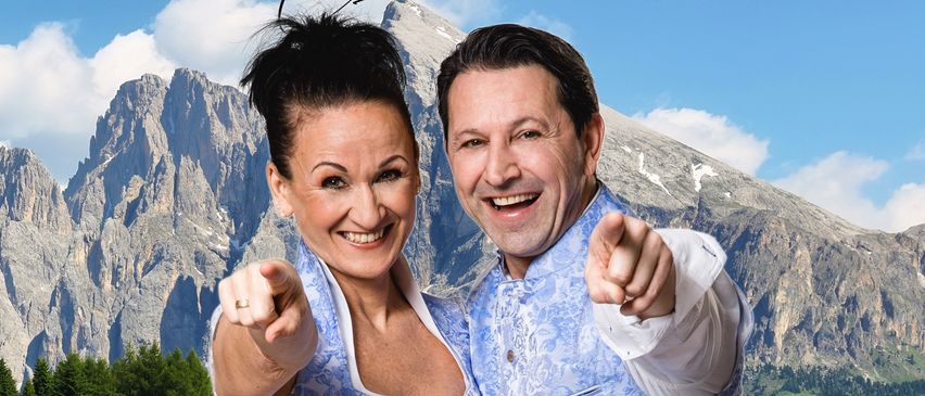 Bild enthält, Dress, Person, Photography, Portrait, Grass, Finger, Ring, Formal Wear, Bride, Woman